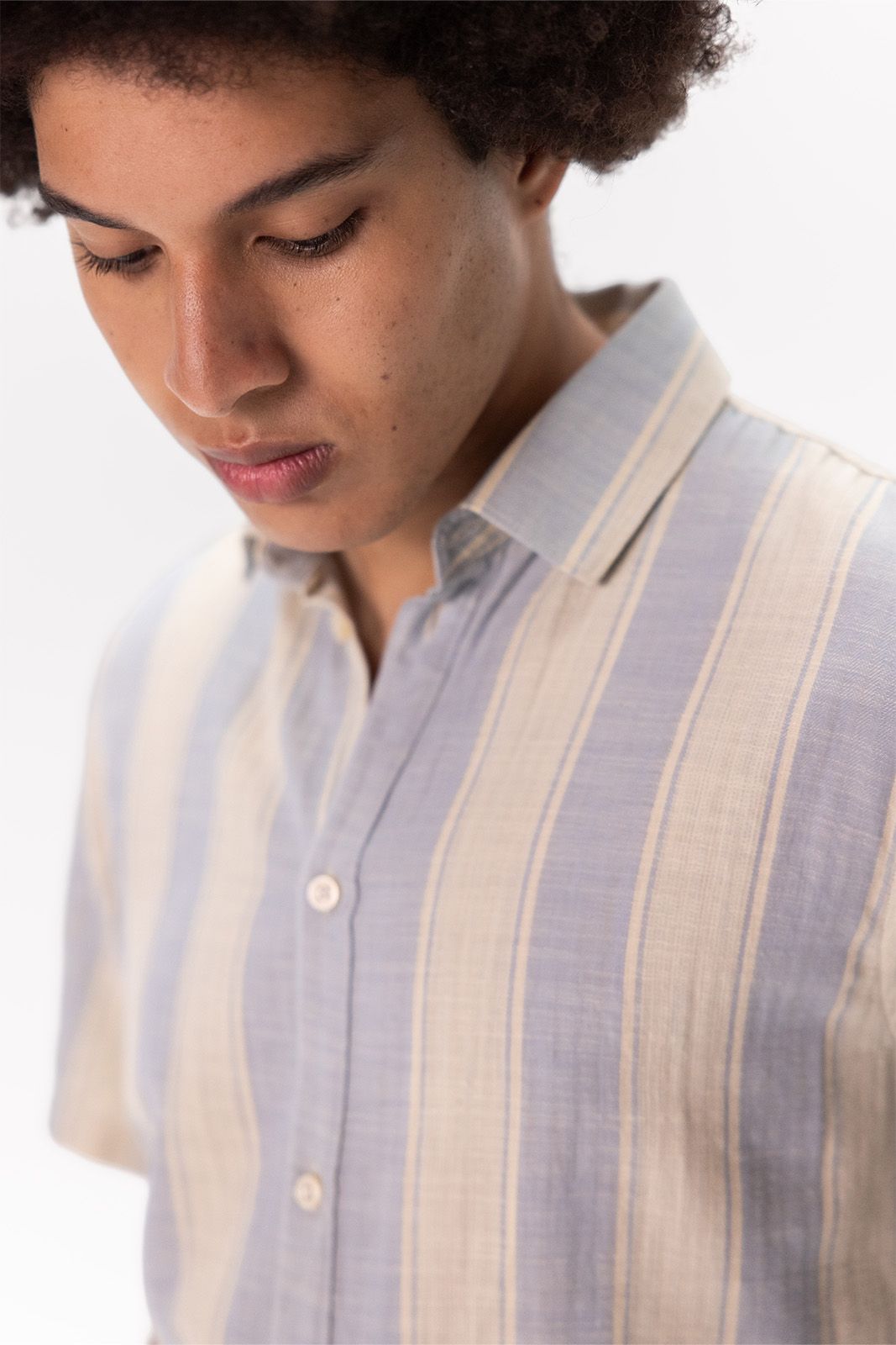 Blauw gestreept overhemd met korte mouwen
