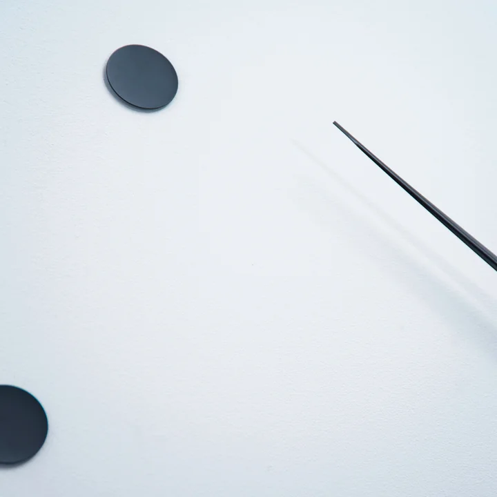 Radius Design - Flexible Wanduhr, weiss