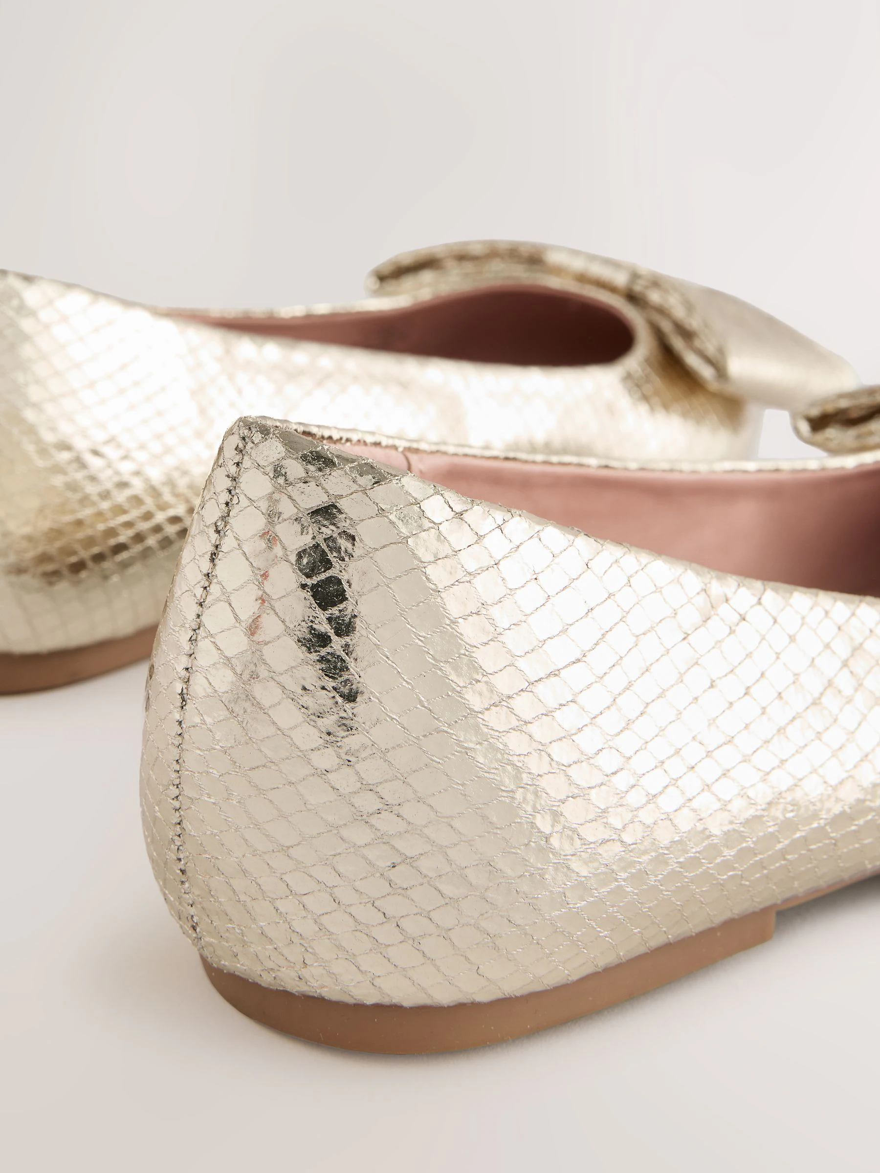 Goud - Ballerina's met spitse neus en strik