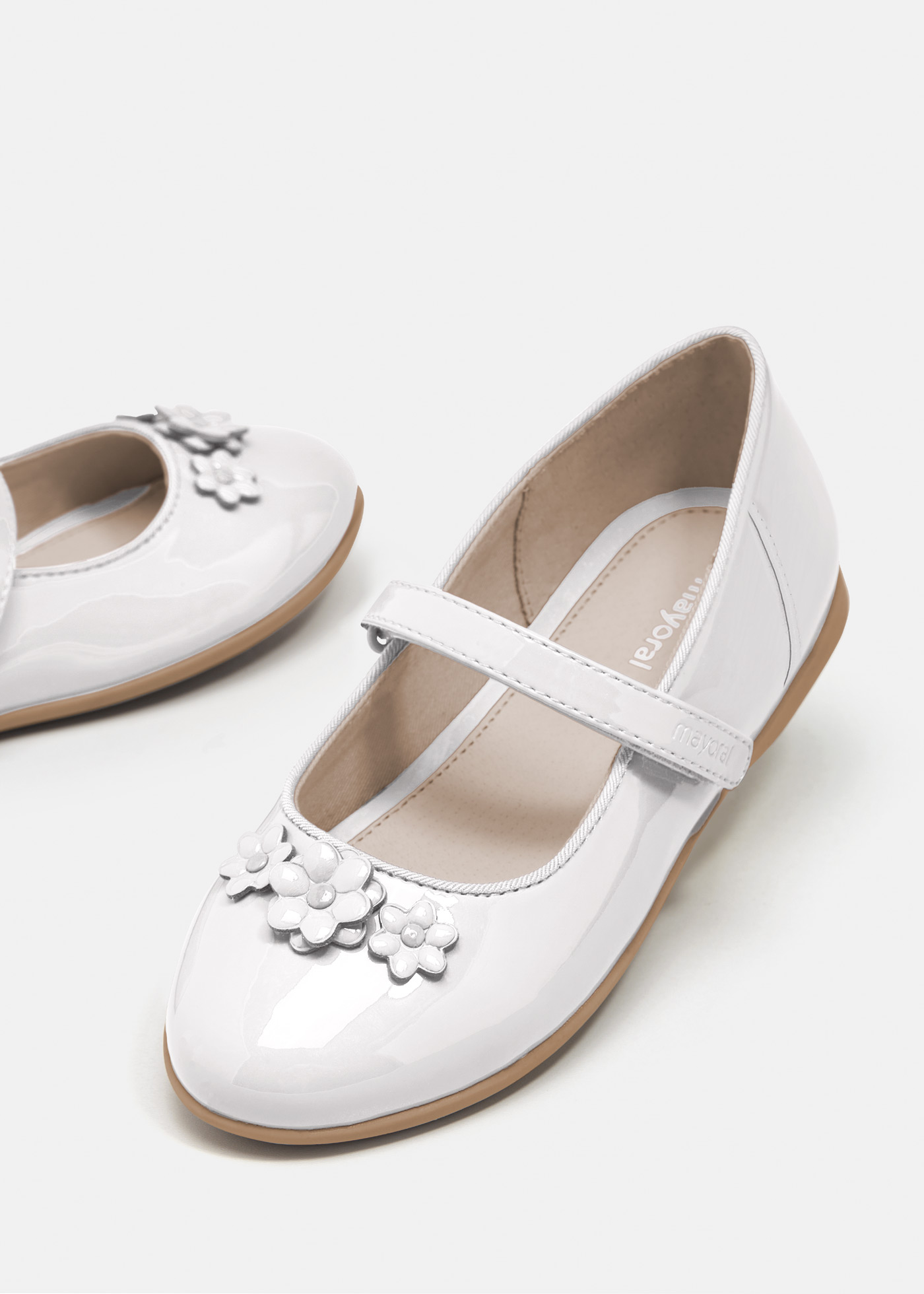 Sapatilhas de verniz estilo bailarina para meninas