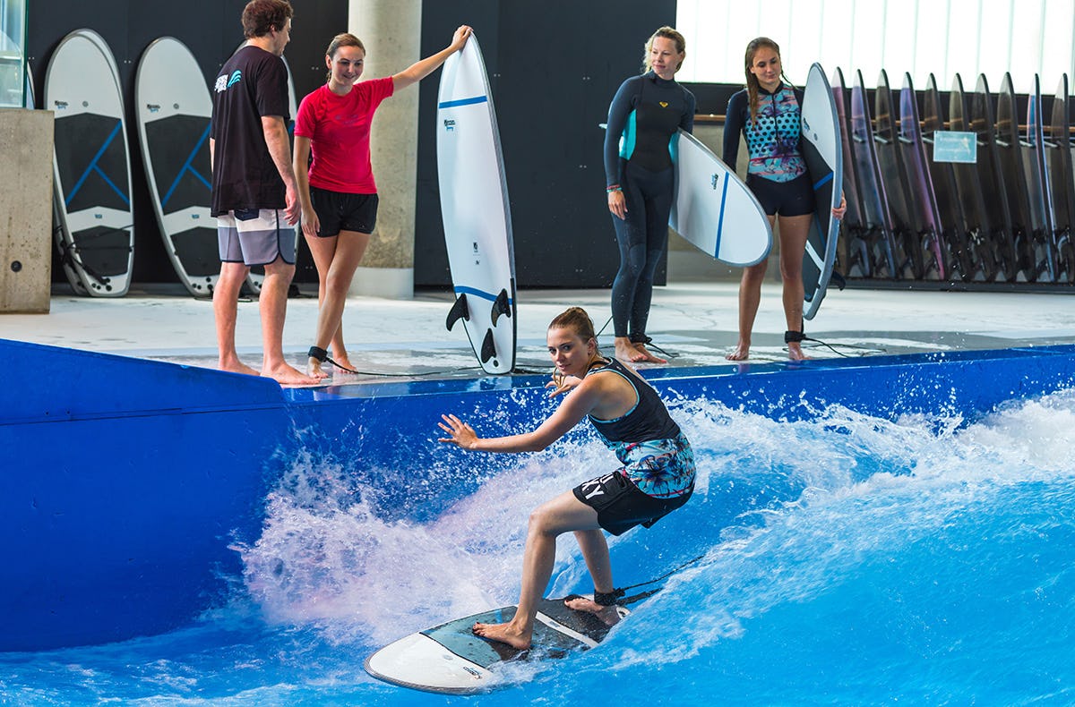 Indoor-Surfkurs in Taufkirchen bei München als Geschenk