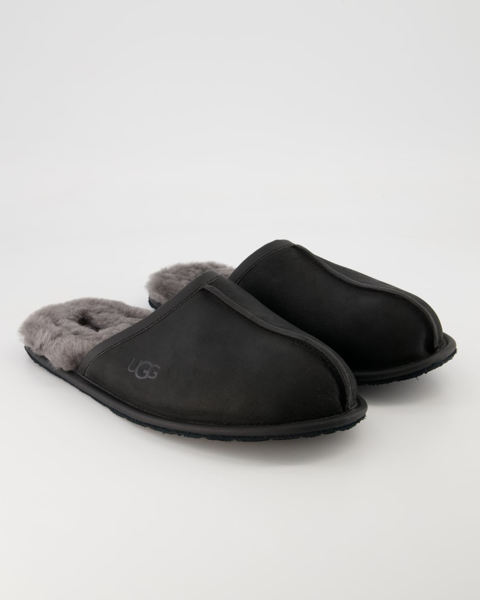 UGG Scuff Hausschuhe in Schwarz