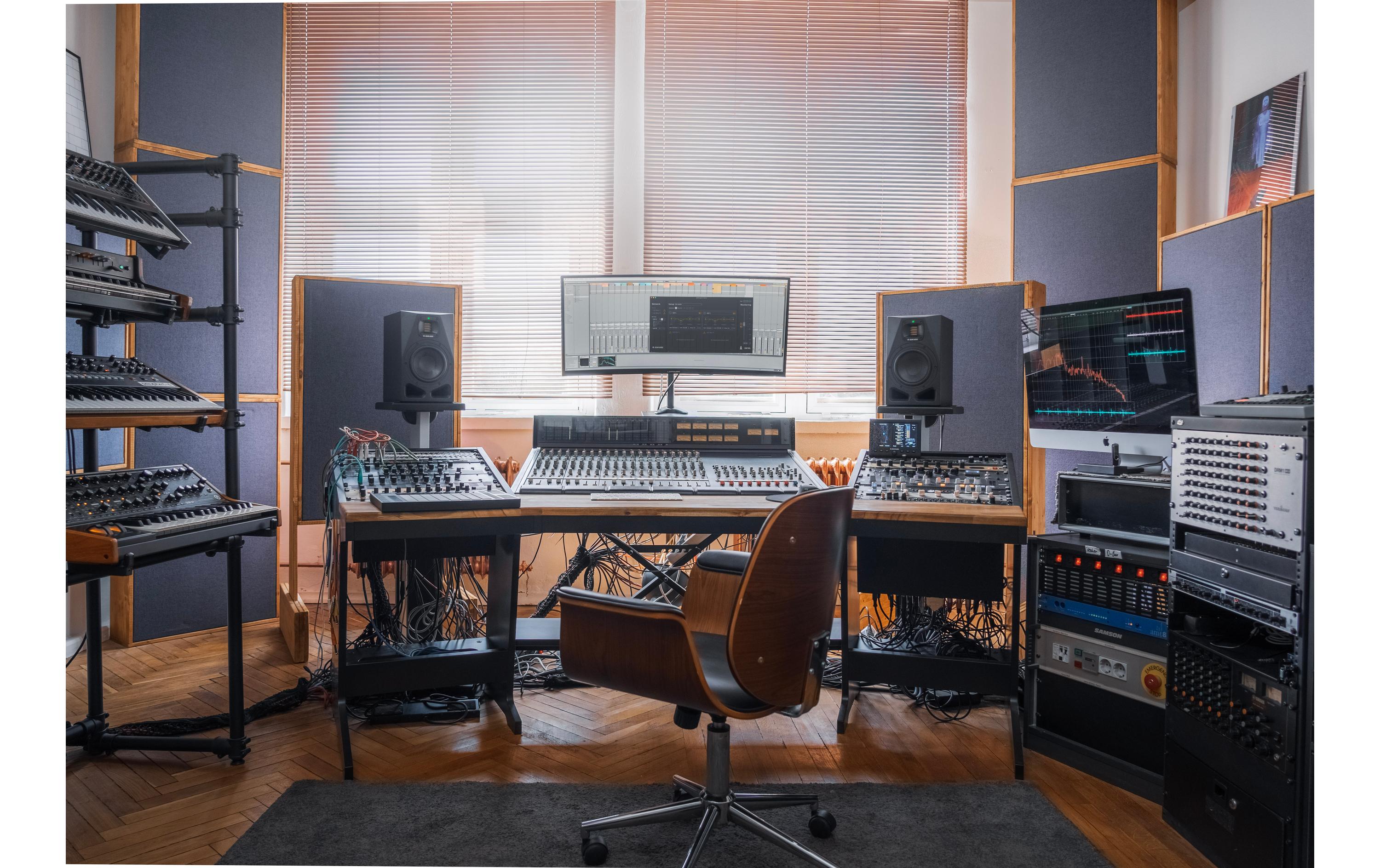 Studiomonitor A7 V Schwarz<br>Aktiver 2-Wege Lautsprecher mit DSP