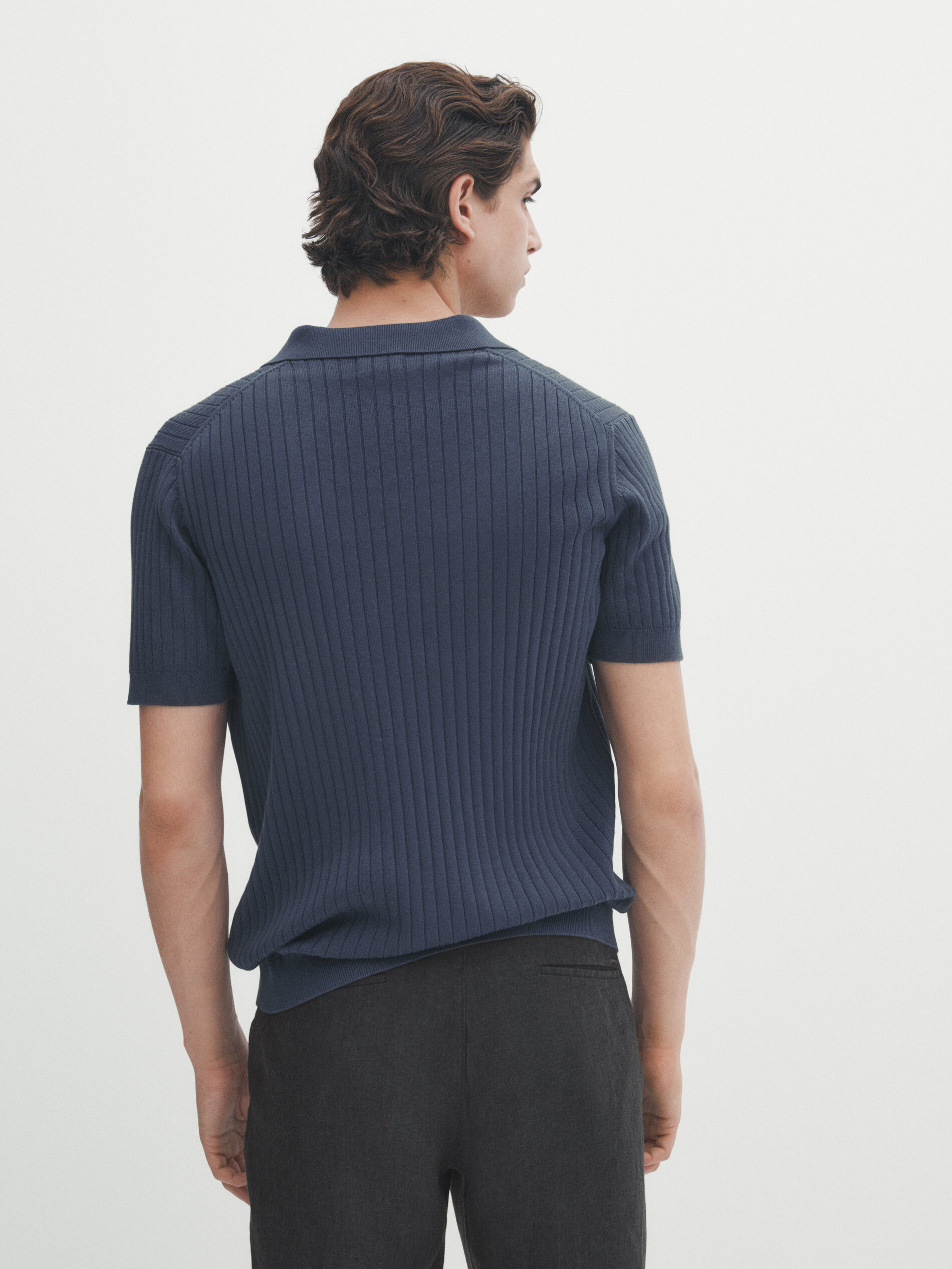 Camisa polo com canaletas curtas - Azul escuro