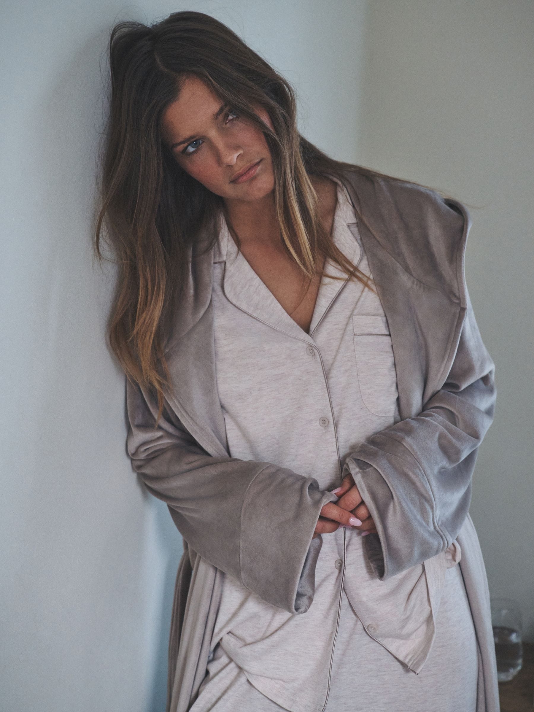 Moutkleurig - The Set 2 Pack Viscose Blend Dressing Gown and Button Through Long Pyjamas with Piping