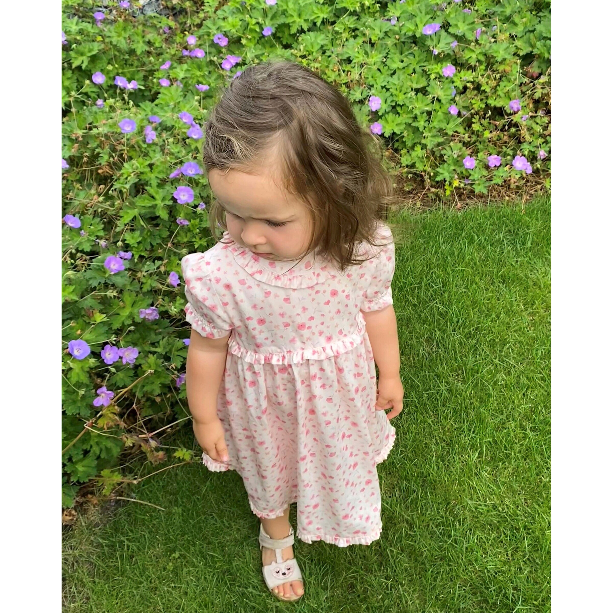Gymp Kleid kurzarm Blumen Rüschen weiß/rosa