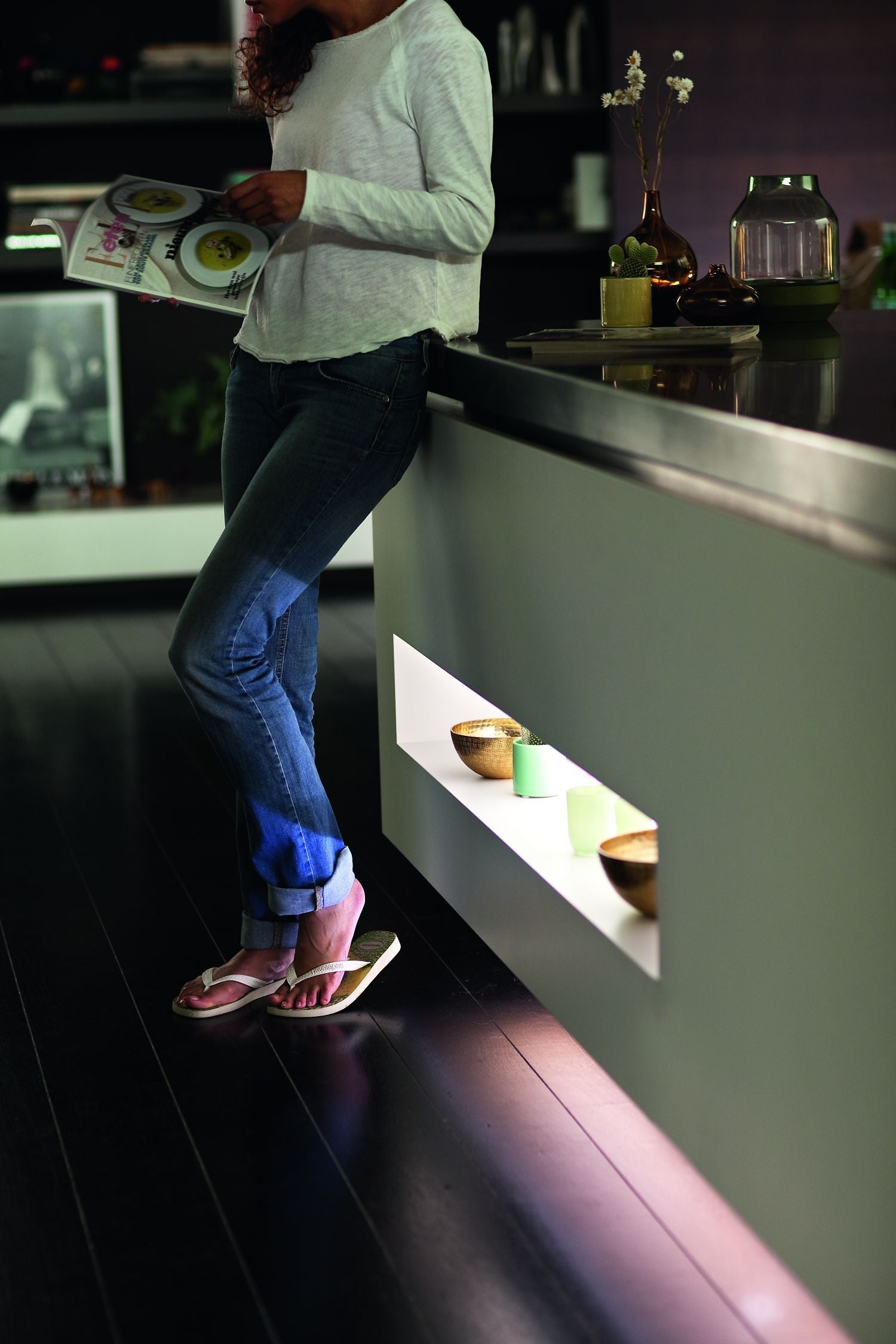 Philips hue LIGHTSTRIP PLUS RGBW LED Streifen - Weiss / B: 200.0 cm x T: 1.45 cm x H: 0.55 cm