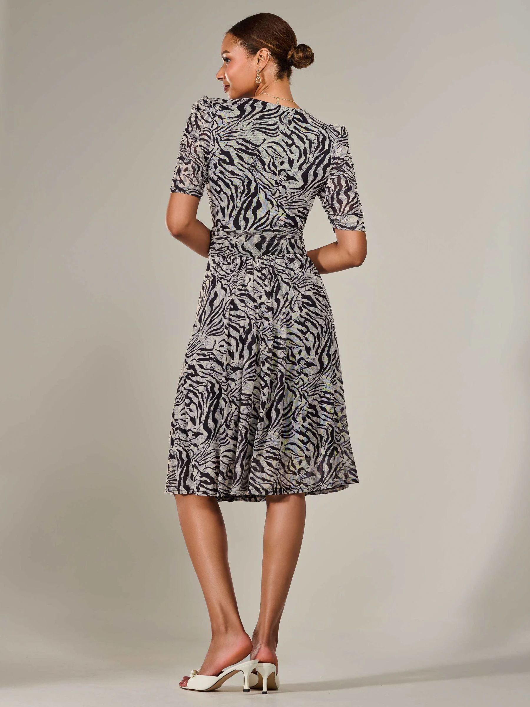 Zwart - Jolie Moi Mesh Half Sleeve Midaxi Dress