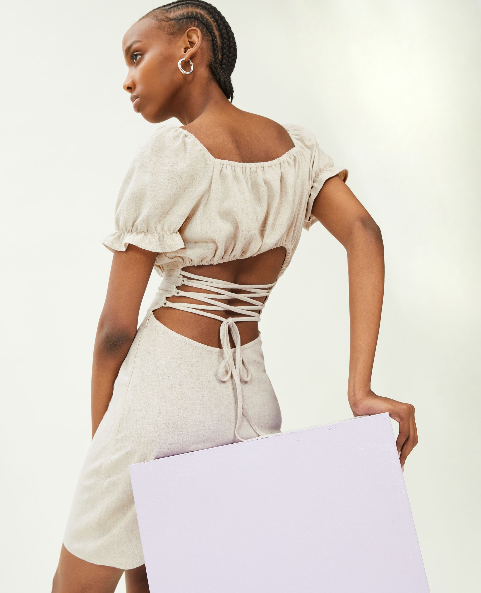Robe courte dos-nu avec laçage - Beige