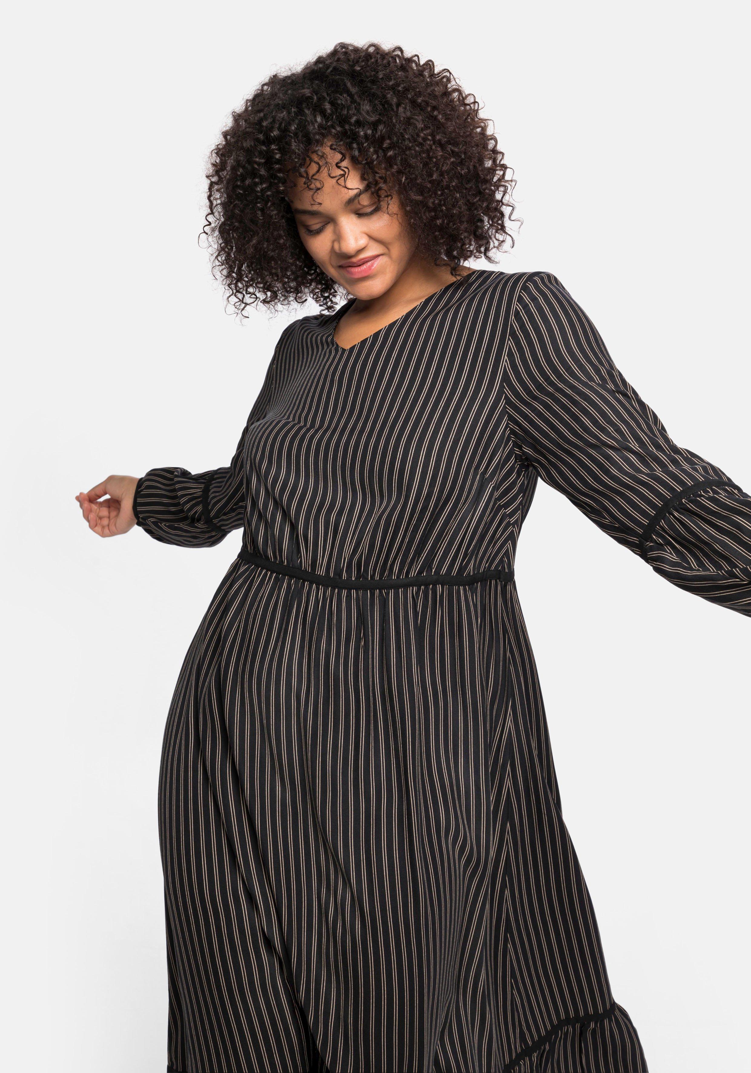 Maxikleid mit Streifen und Zierblenden