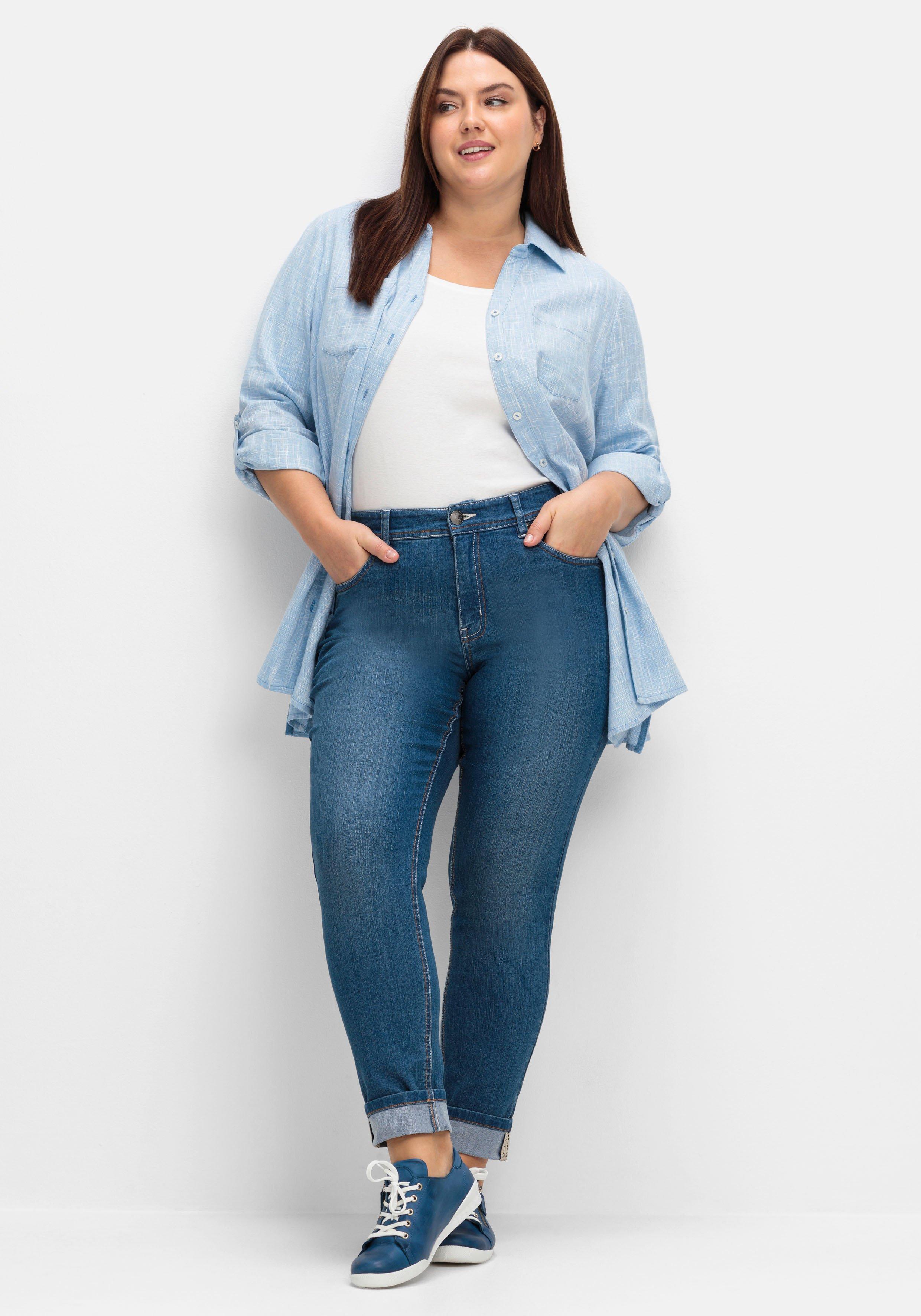 Schmale Jeans mit Kontrastnähten