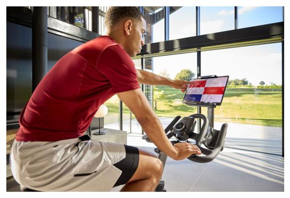 Vélo Indoor Cycling Reebok Z-Tech - Kinomap et Zwift - roue d'inertie 20kg - frein électromagnétique - poids max 150kg