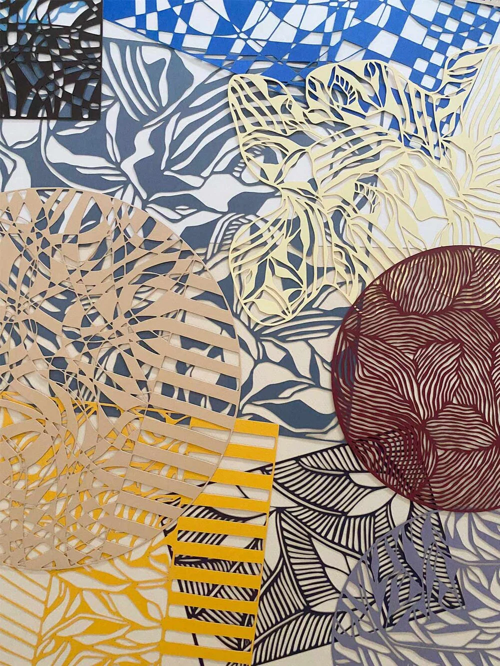 Studio About  Papercut Organic Circle plakat, bordeaux - A5
