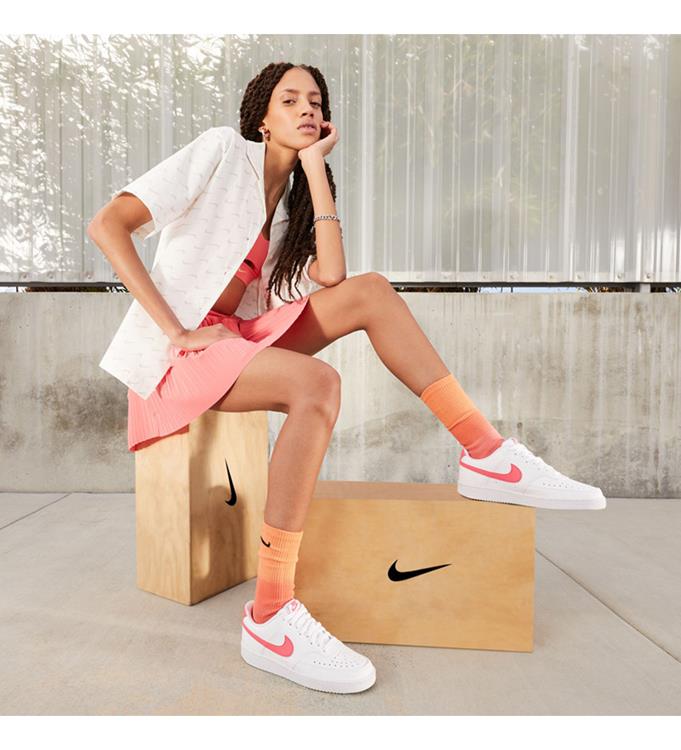 Nike Women Court Vision Low Sneakers