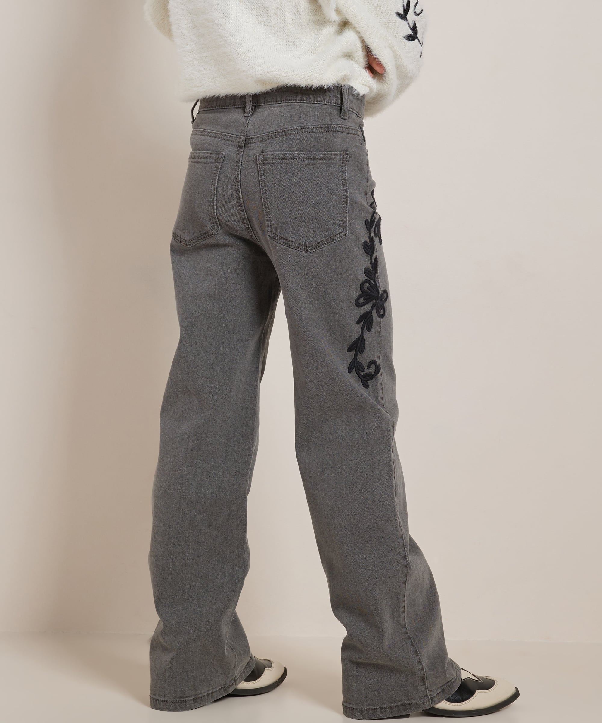 wide fit jeans met embroidery