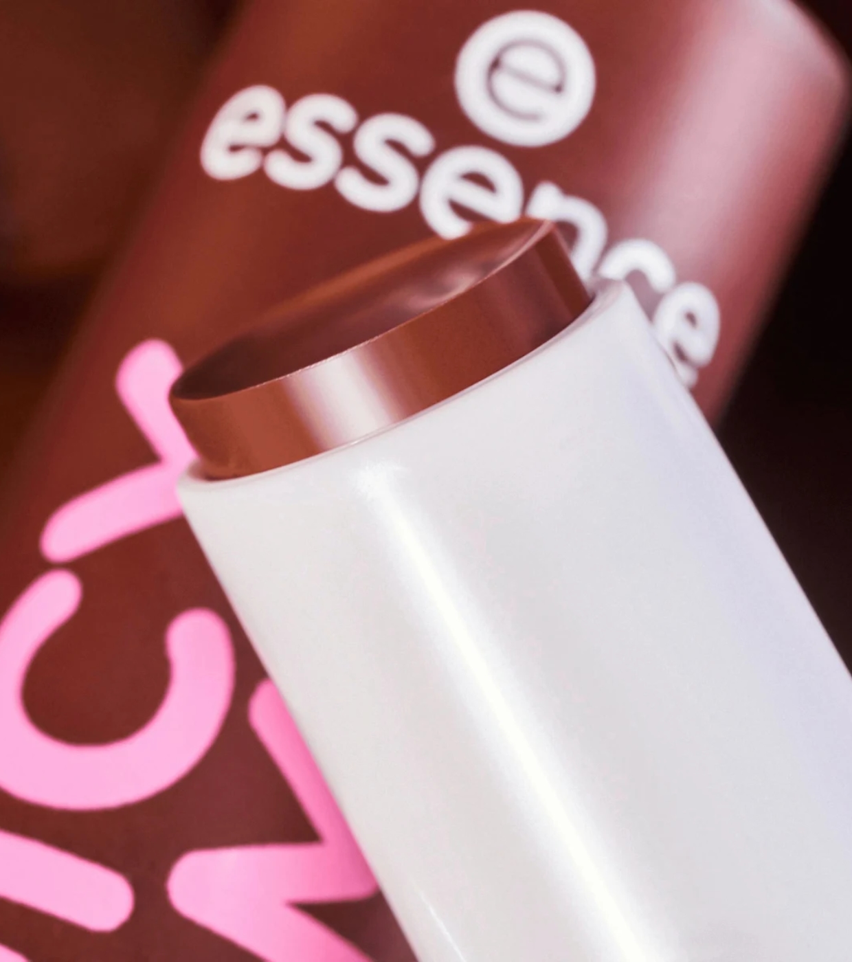 essence - Protetor labial Juicy Bomb - 05: Choco Lot To Handle