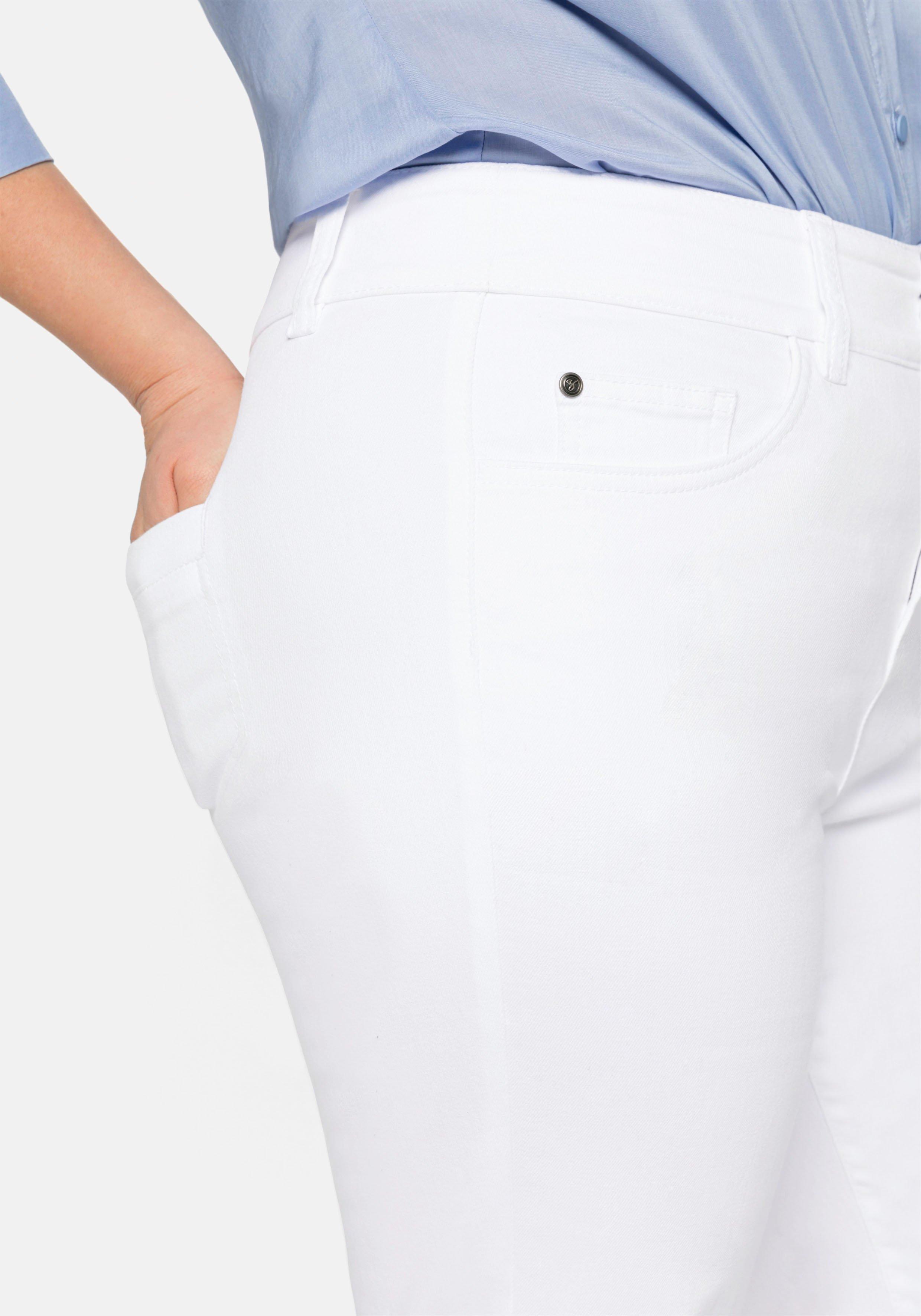 High-Waist-Jeans in Ankle-Länge, mit offenem Saum
