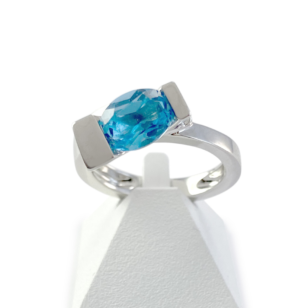 Bague d'occasion or 750 blanc topaze bleue traitée