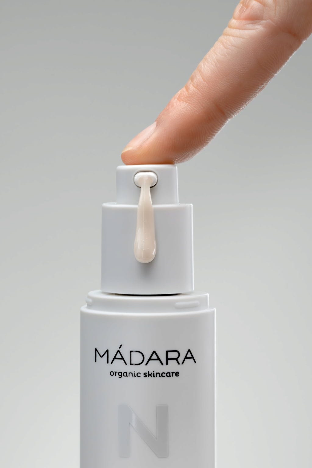MÁDARA Organic Skincare  Botanic Niacinamide Alternative 5-in-1 Serum, 30 ml