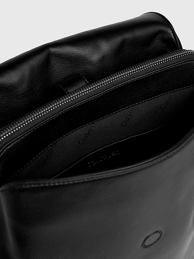 Mochila com aba