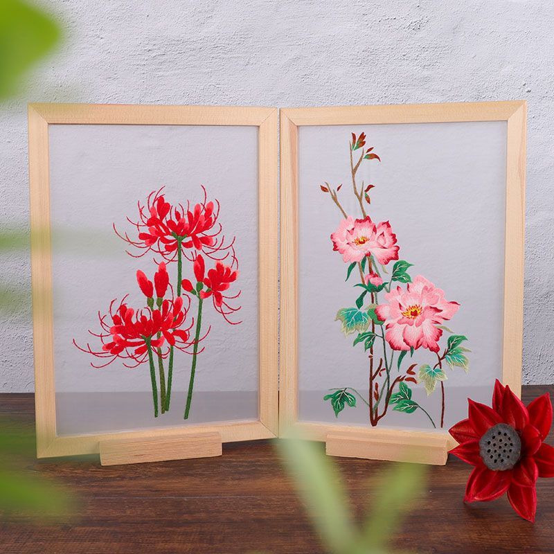 Embroidery Kingdom - DIY-borduurpakket met bloemenornamenten