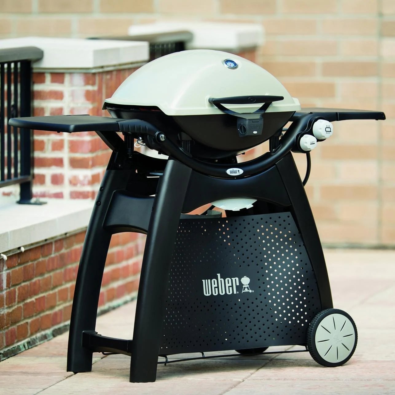 Churrasqueira a gás propano Weber Q 3200 - Titânio - 57060001