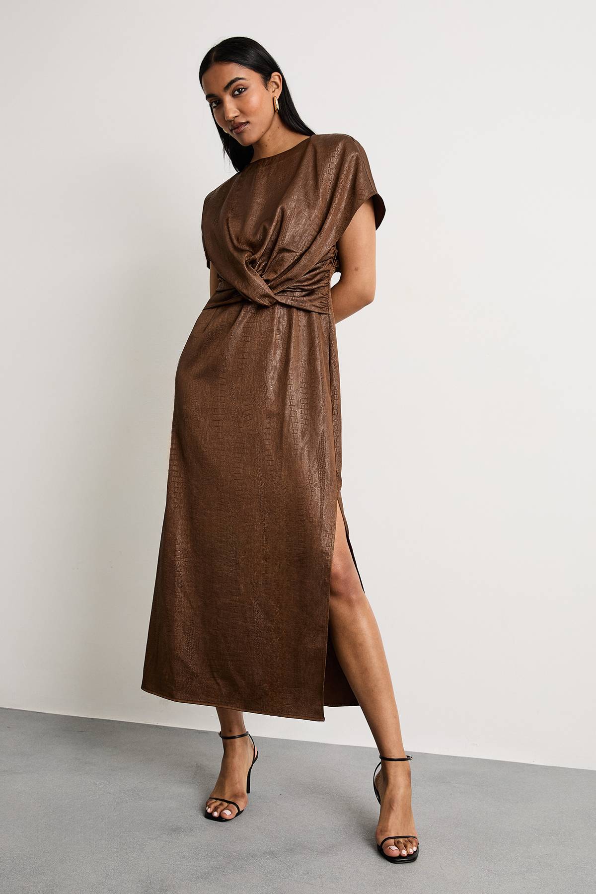 Warehouse Robe Midi à Détail Torsadé Devant synthétique Satiné