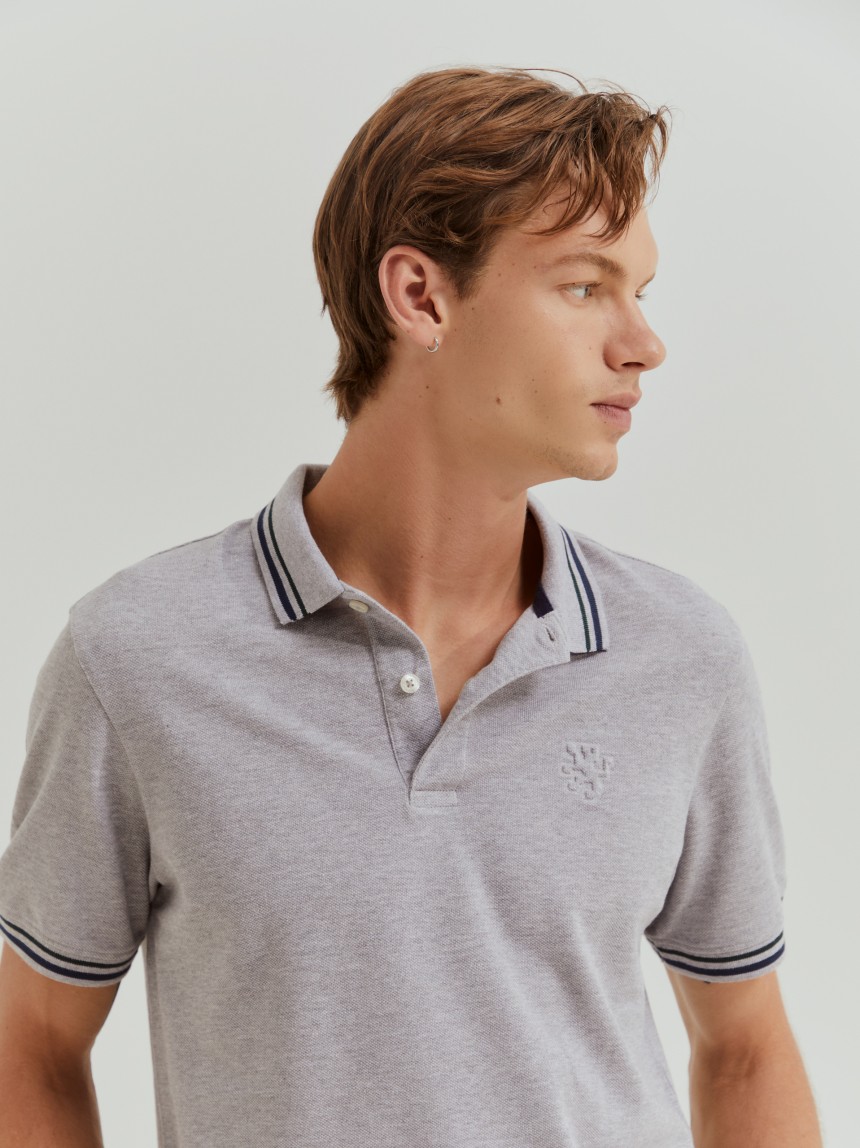 Polo piqué slim fit com riscas