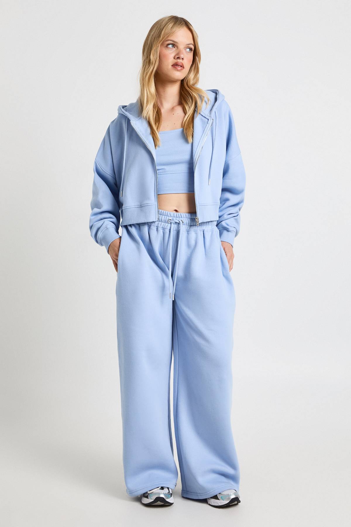 boohoo Ensemble De Jogging À Casynthétiqueche 3 Pièces Avec Top Court À Ourlet Profond Petite Taille