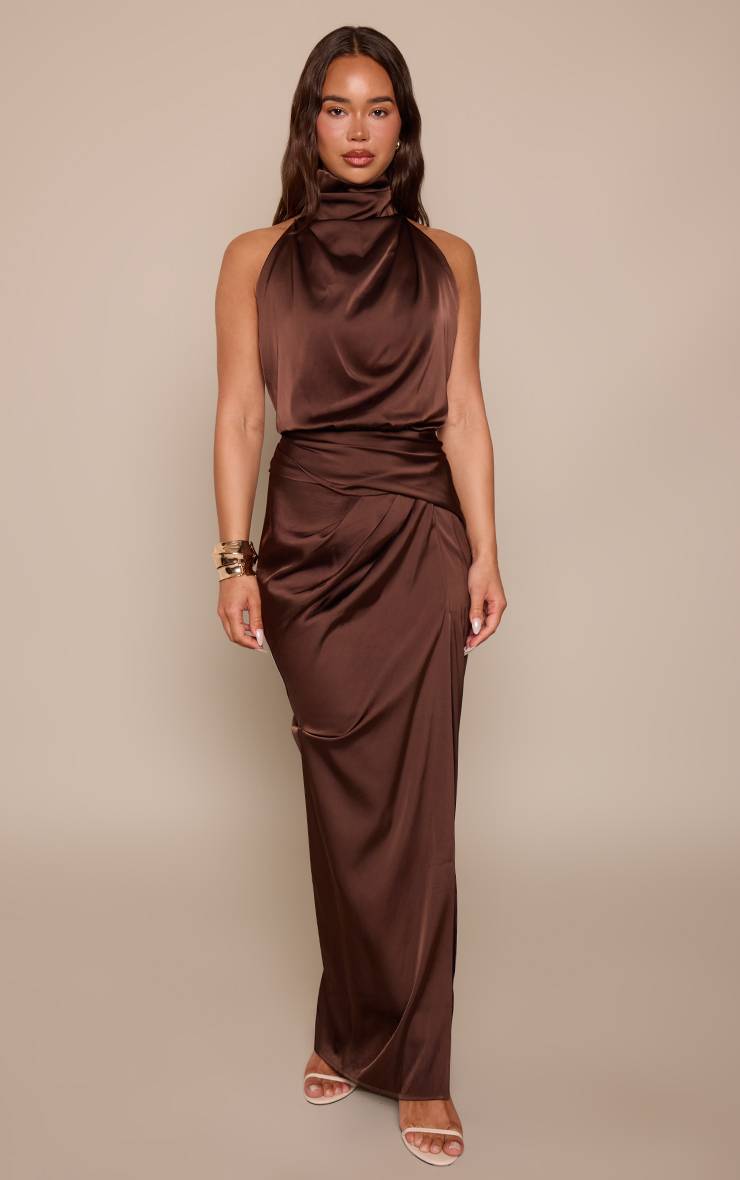Chocolat Robe Longue En Satin Sans Manches À Col Montant