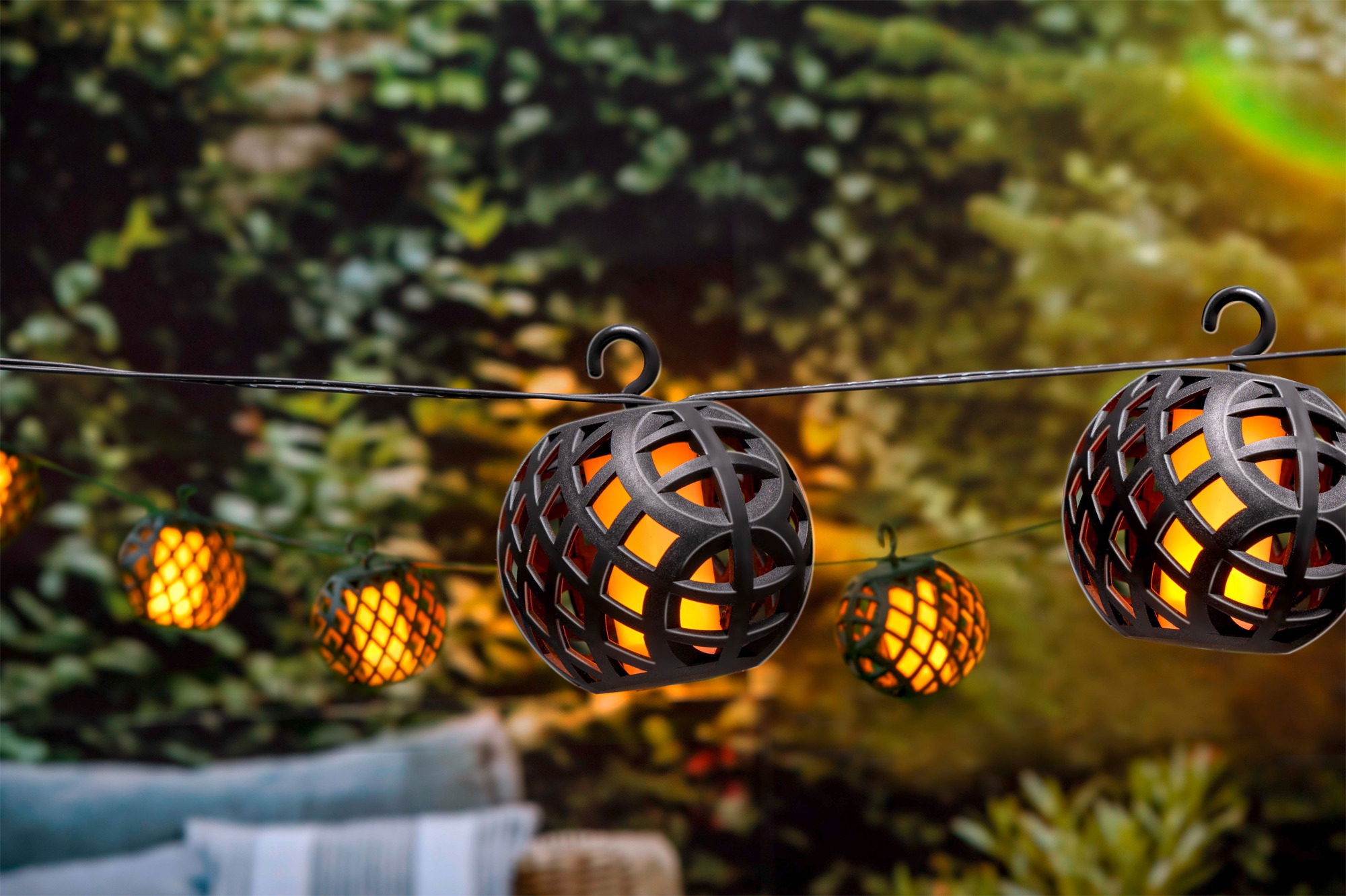 Grundig Lichterkette solarbetrieben 1,8 Meter mit 8 LED-Glühbirnen