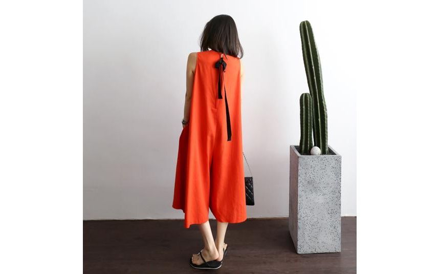 Felixia - Mouwloze ronde hals, effen capri jumpsuit met wijde pijpen