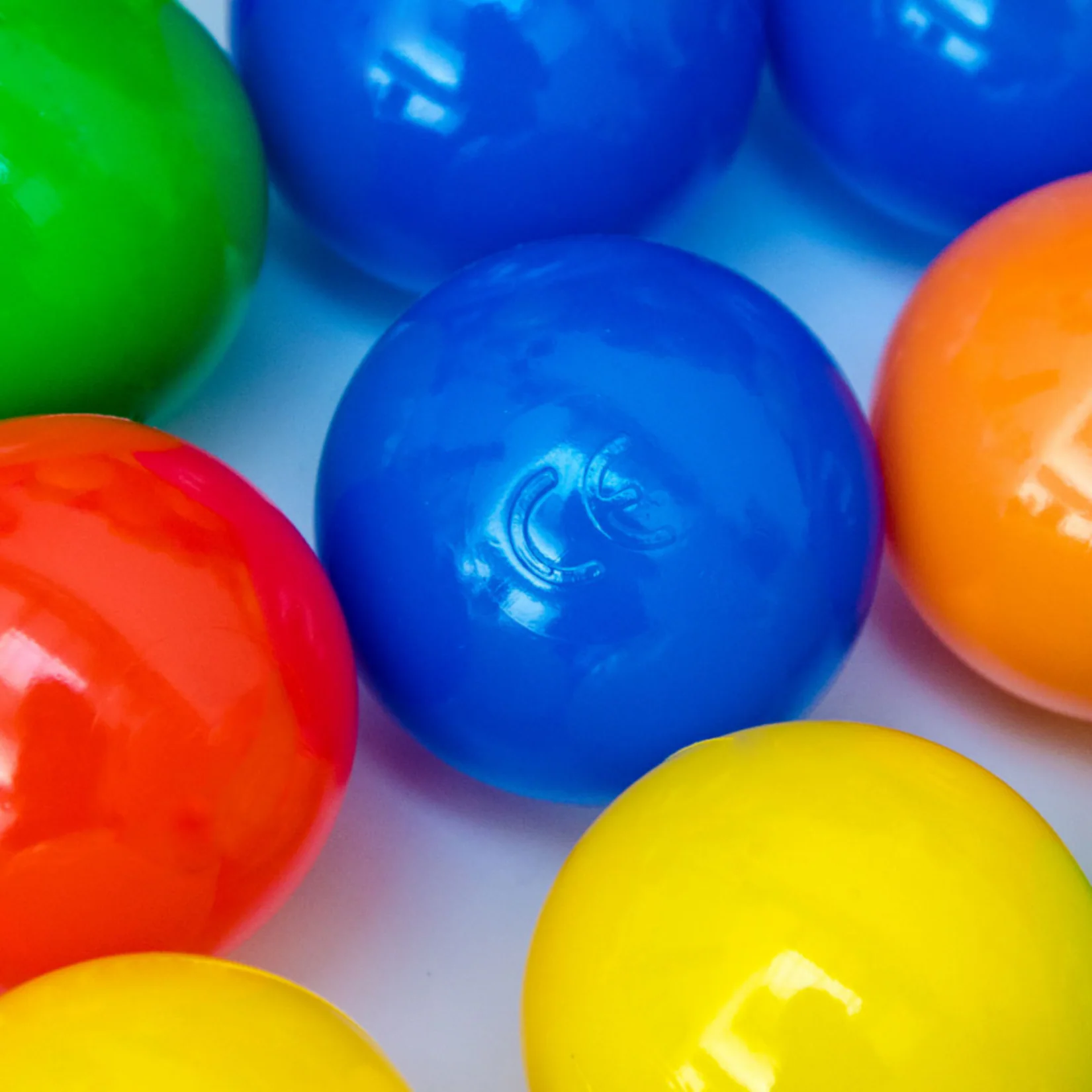 50 bunte Bälle für Bällebad 5,5cm Babybälle Plastikbälle Baby Spielbälle