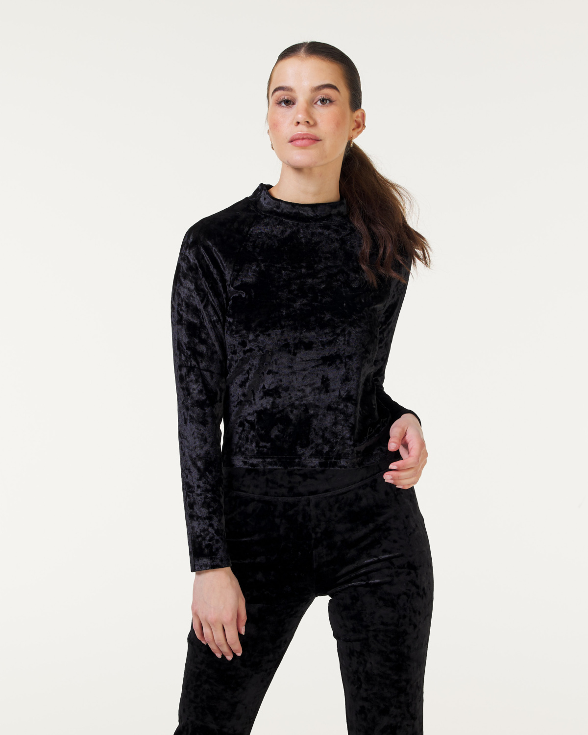 Bumpro Crush Velvet Turtleneck Black