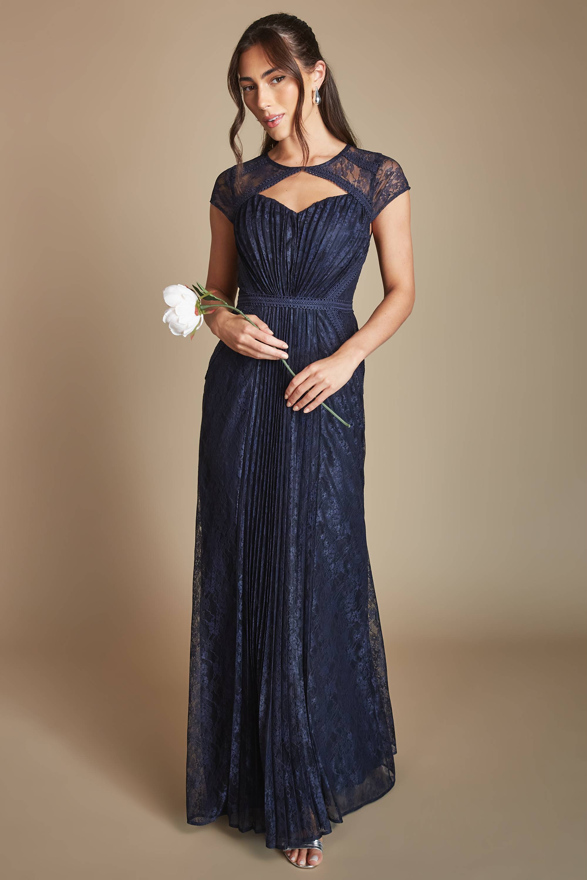 Coast Robe De Demoiselle D'honneur Légère À Panneaux De Dentelle Cordelée