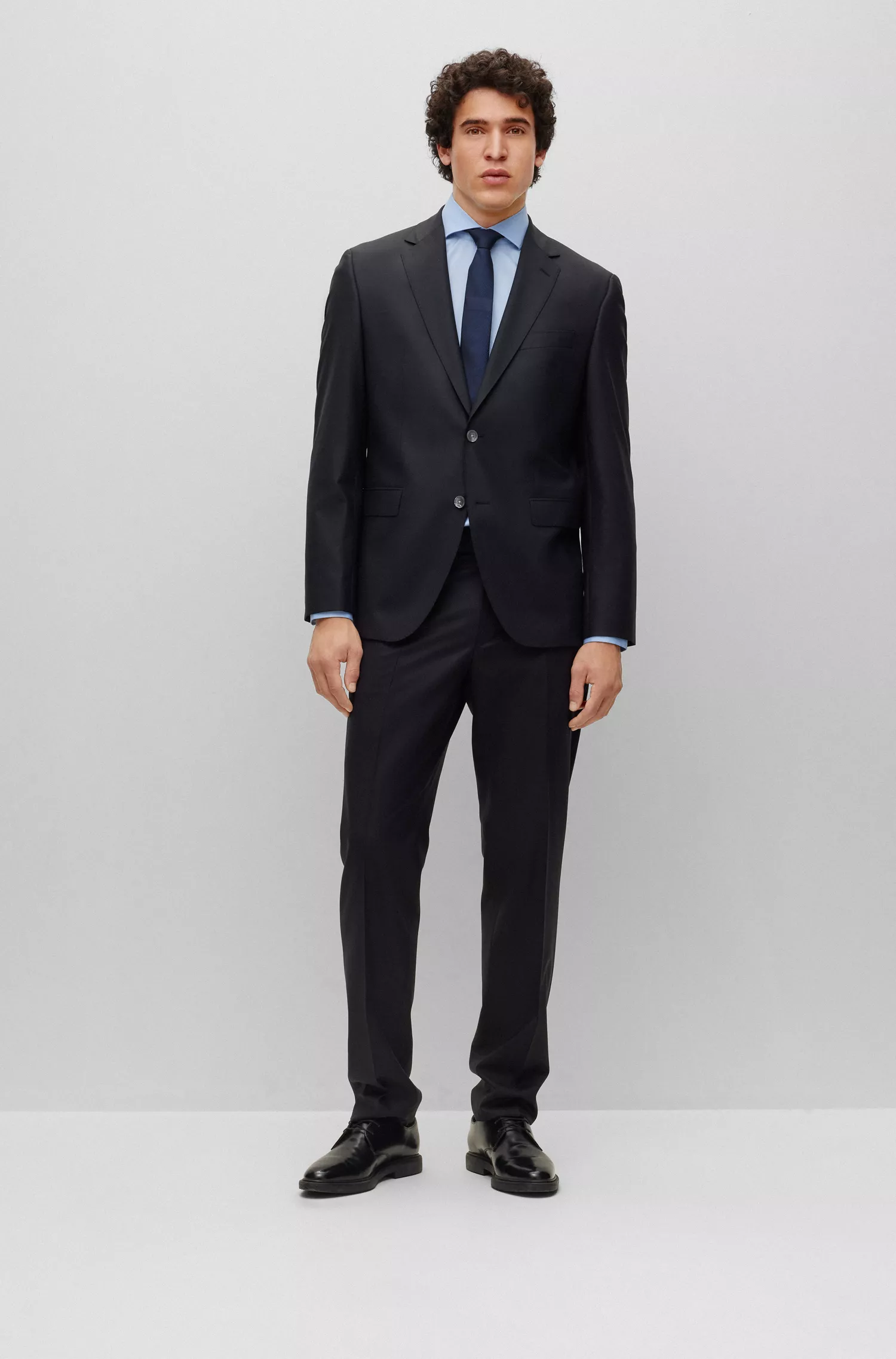 Camisa BOSS preta de corte slim, confeccionada em popeline de algodão misto de fácil de passar.