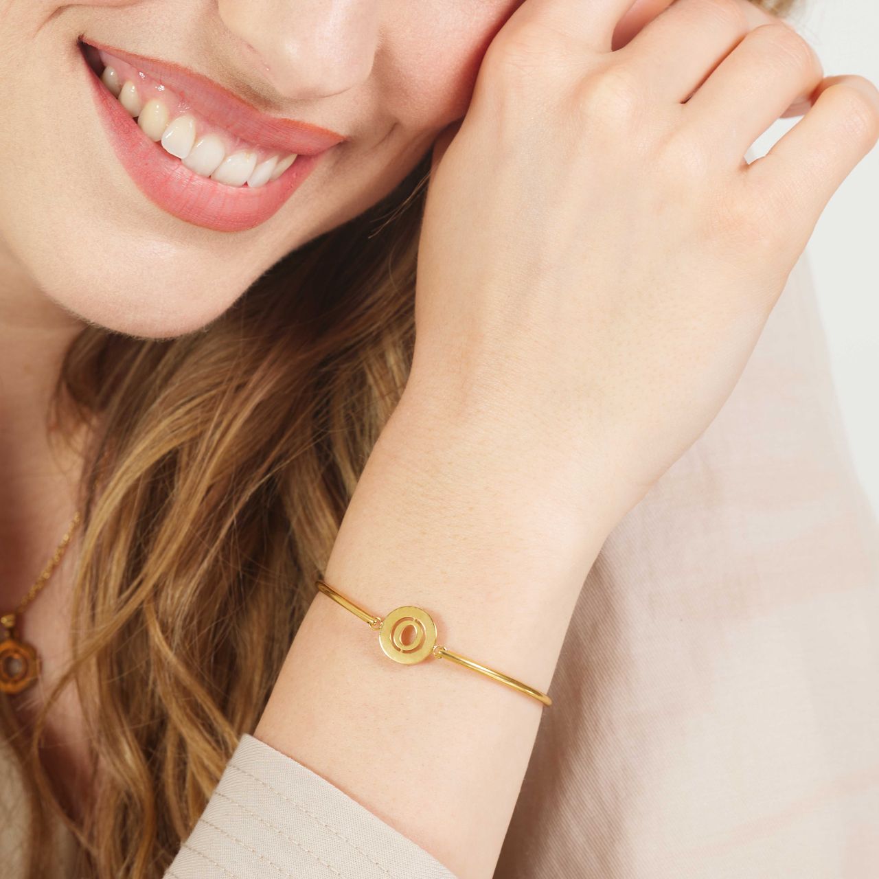 Stalen goldplated armband met letter - O
