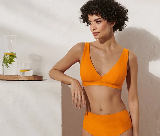 Bikinitop mit strukturierter Oberfläche