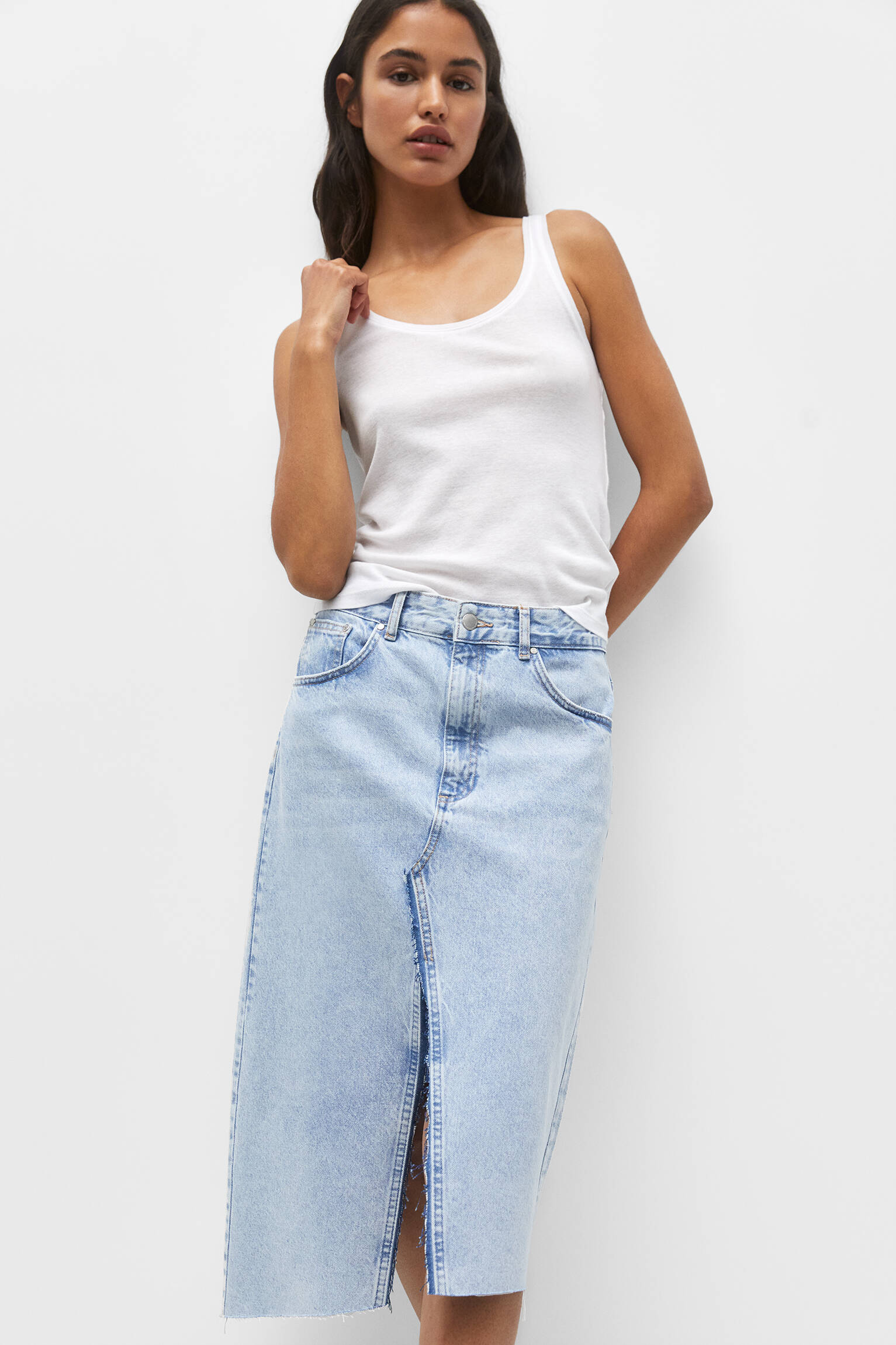 Saia midi jeans assimétrica - azul médio
