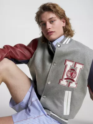 Jaqueta Varsity com Logotipo Brasão nas Costas