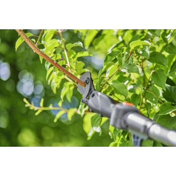 Gardena 18V telescopische takkenschaar 2,5m (P4A) Incl. 2.0Ah accu   lader
