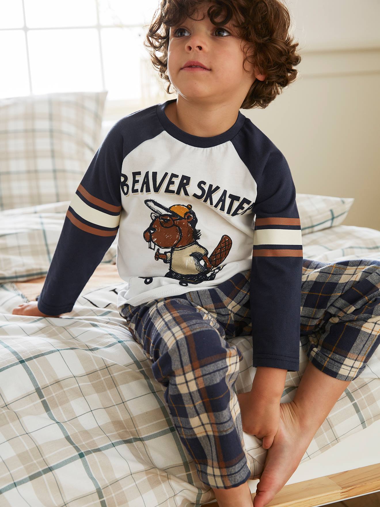 Pijama Castor com barra de flanela, pijama infantil azul-escuro liso com estampas.