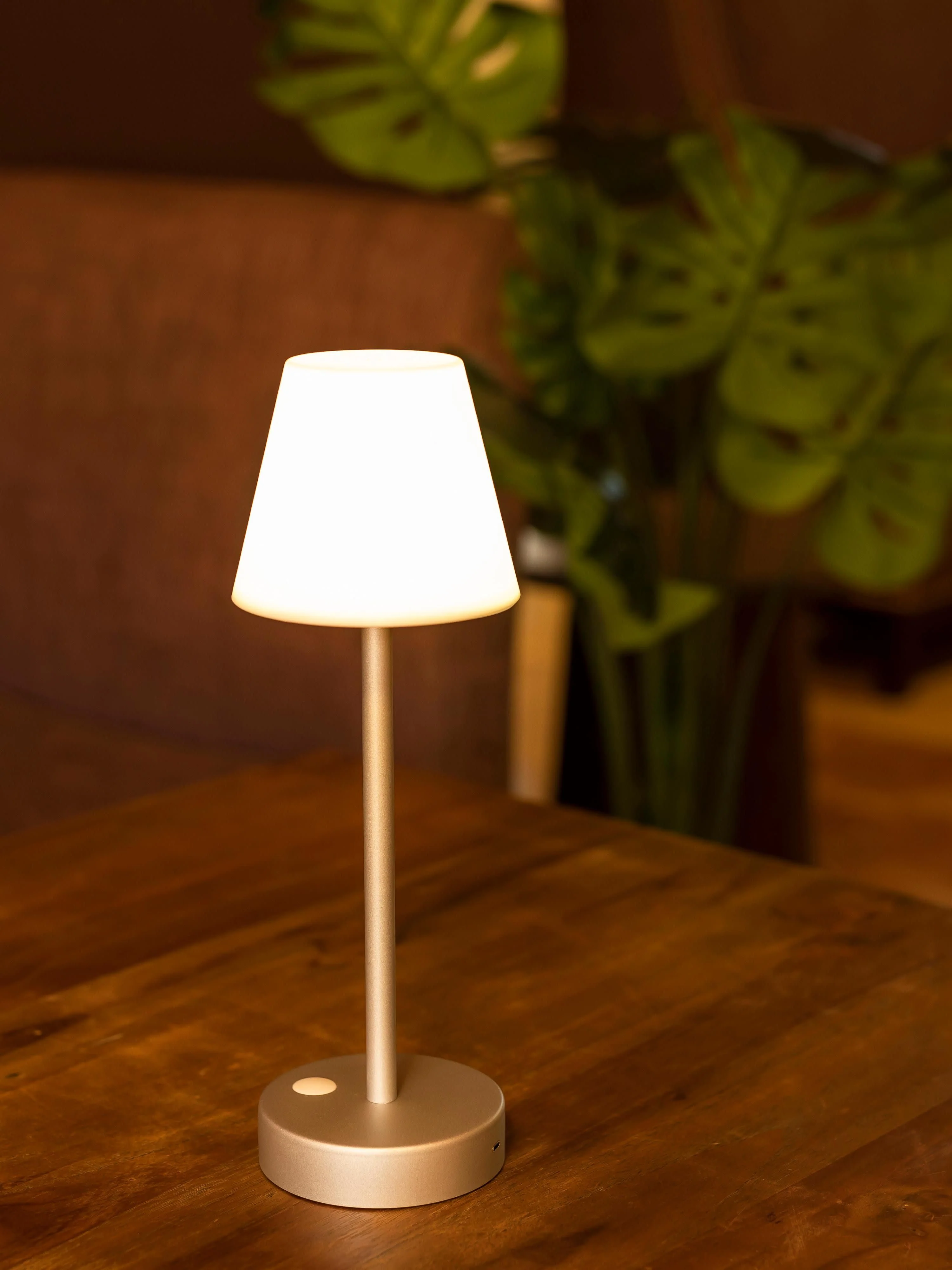 Mobiele dimbare LED outdoor tafellamp Lola met touchfunctie