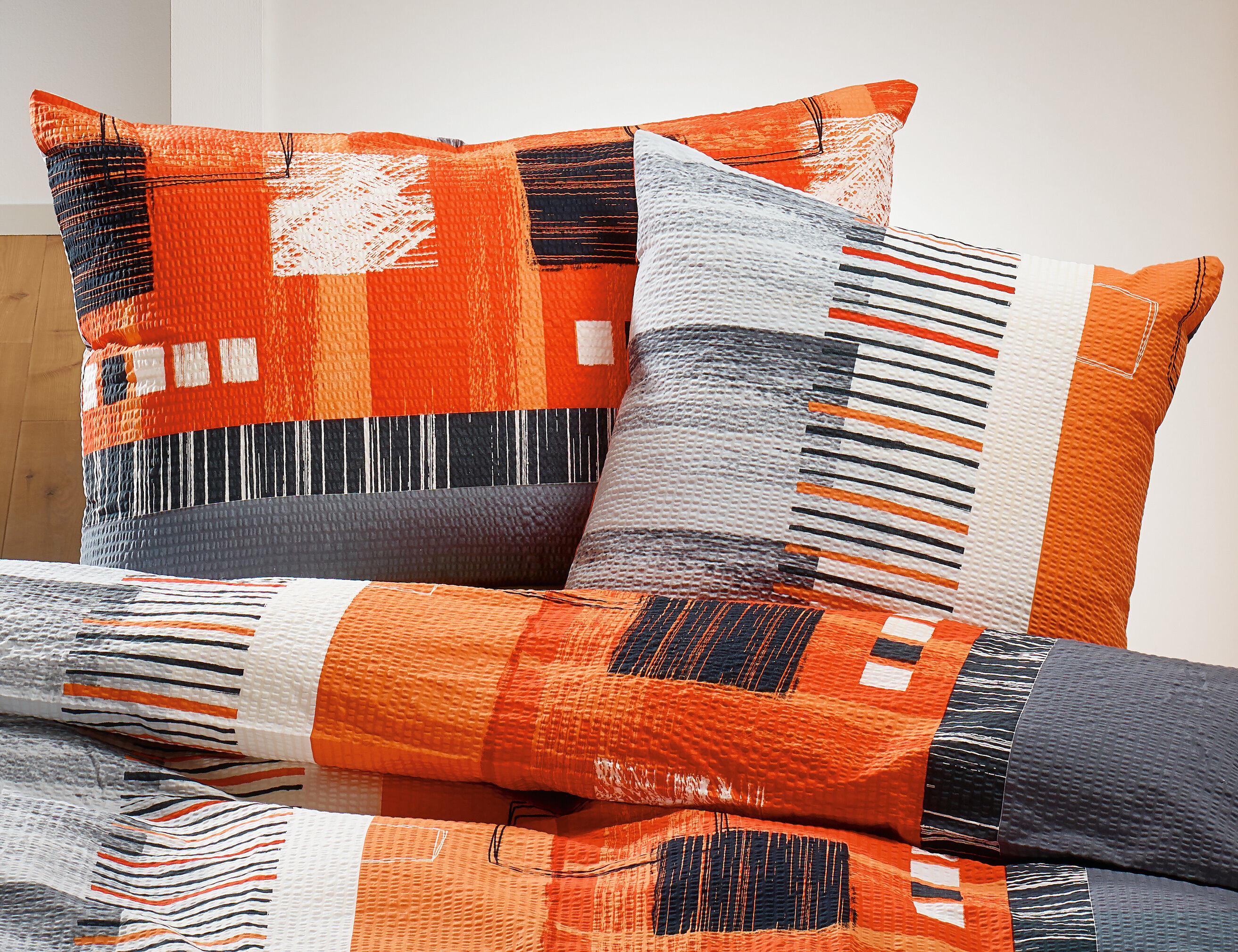 Bettwäsche in orange mit Streifen und Strichmuster