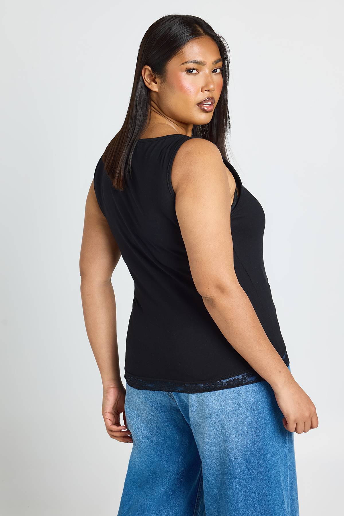 boohoo Débardeur Grande Taille En Coton À Bretelles Avec Finitions En Dentelle