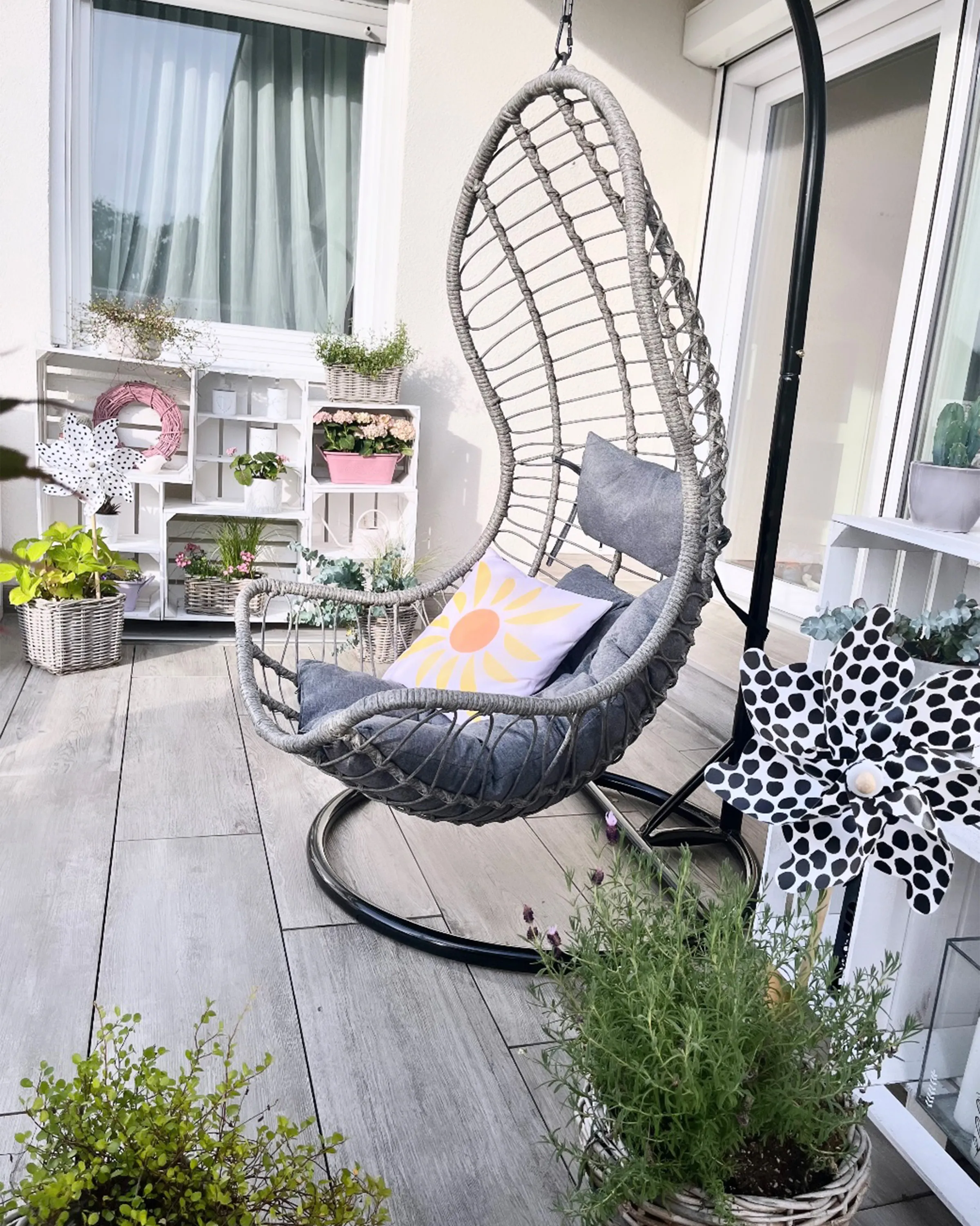 Hangstoel met standaard PINETO PE rotan Grijs