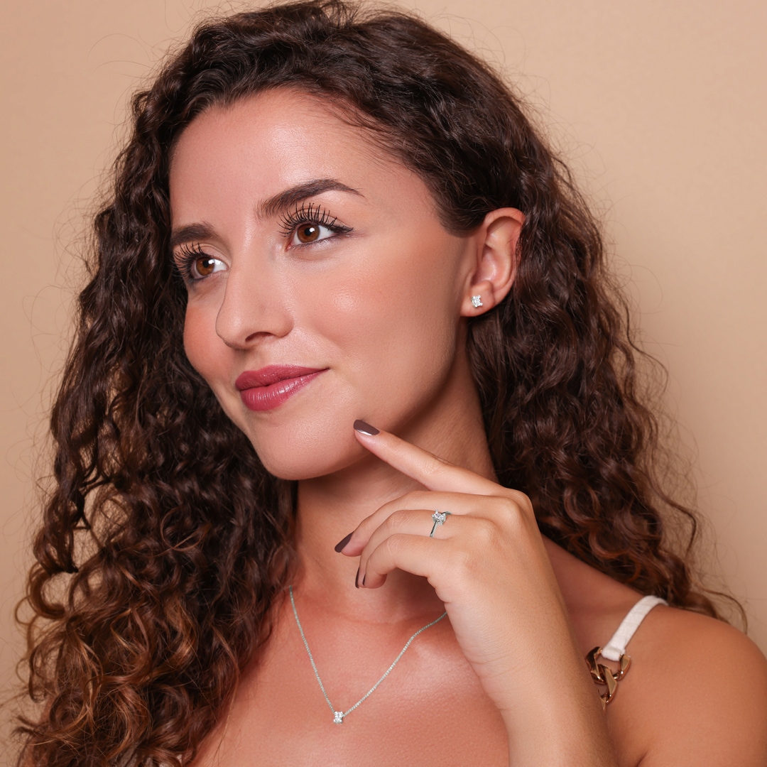 Collier mit Anhänger 750/18 K Weissgold mit Diamanten 0.16 ct H/si