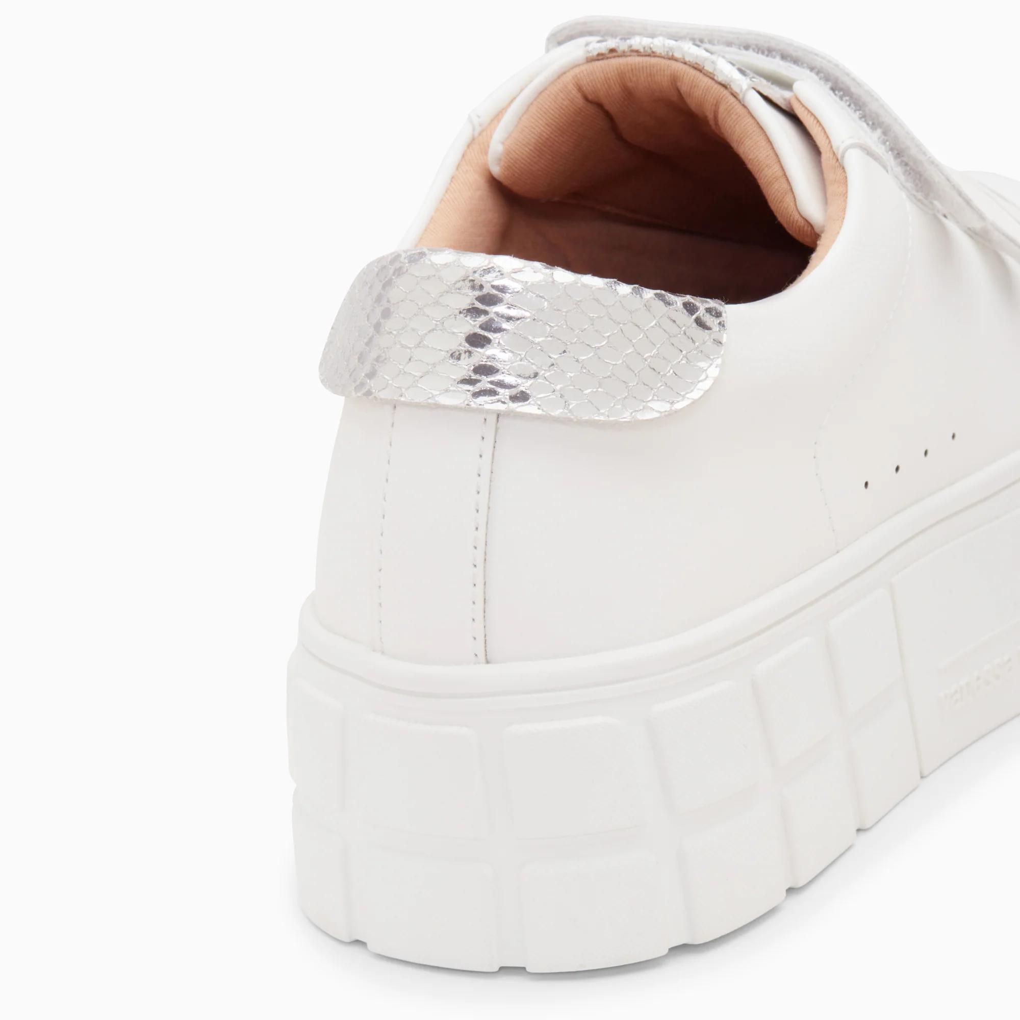 Sneakers-Baskets Angela blanc et argent serpent à plateforme