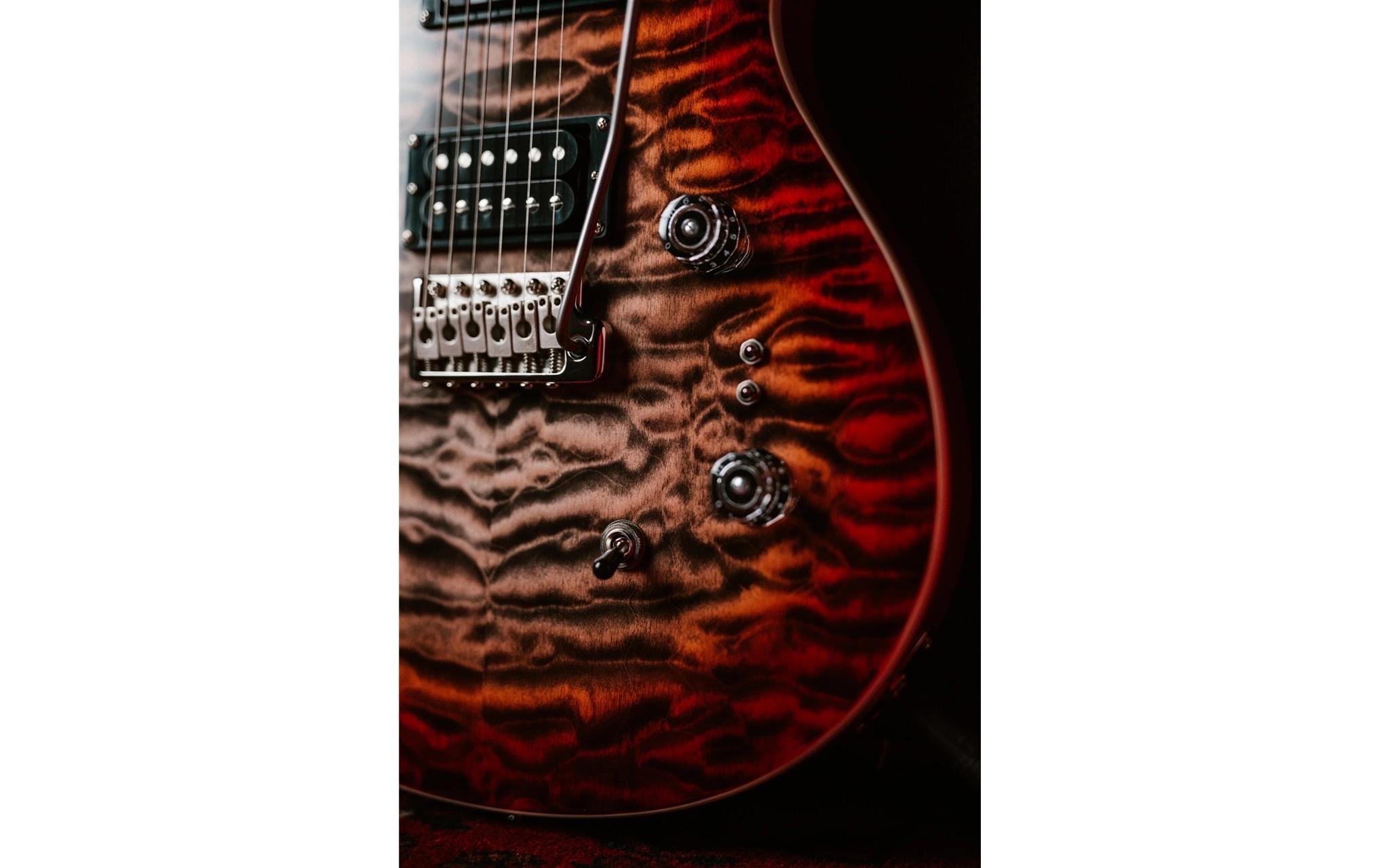 E-Gitarre SE Custom 24-08 Quilt Charcoal Cherry Burst<br>Gitarre mit Split Coil-Funktion