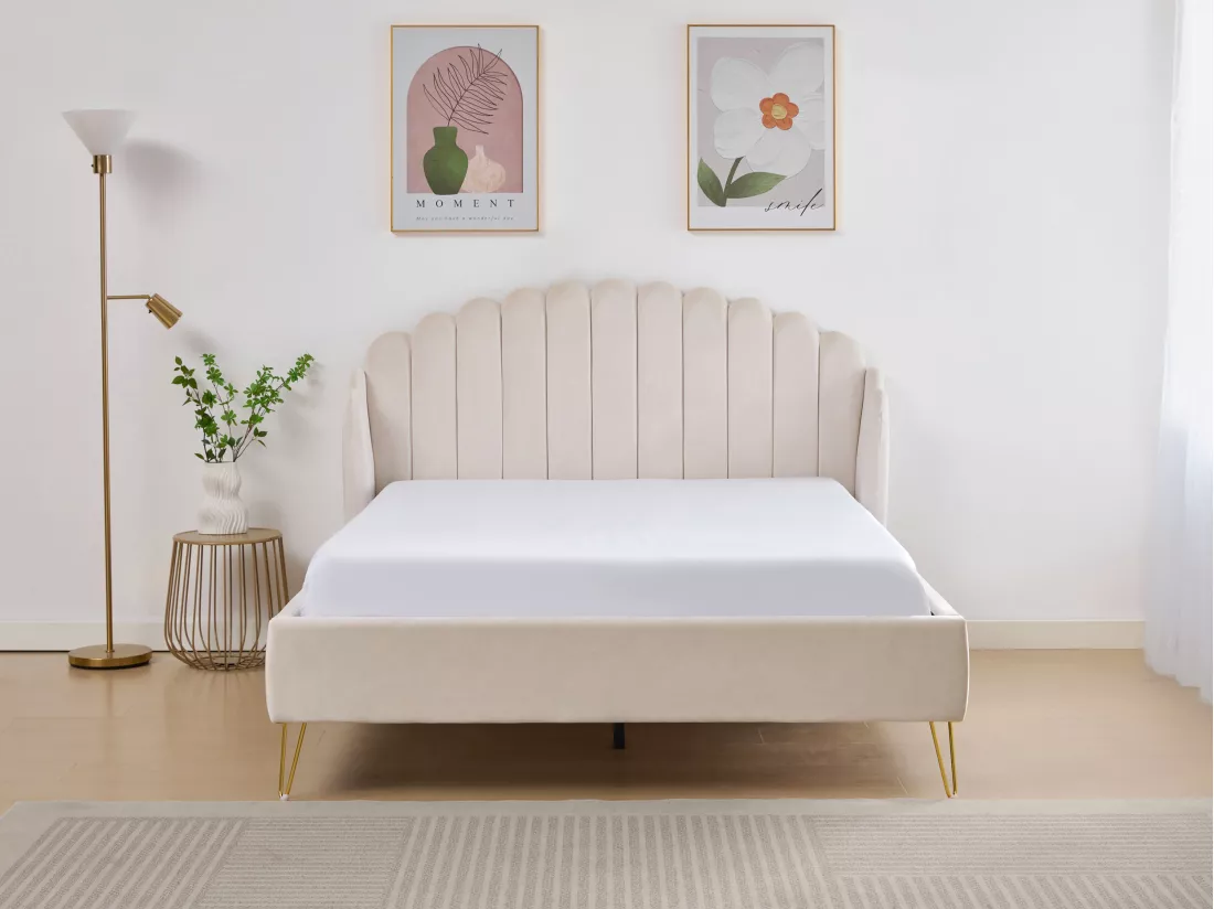 Lit 140 x 190 cm avec tête de lit ondulée - Velours - Beige - SAGALI